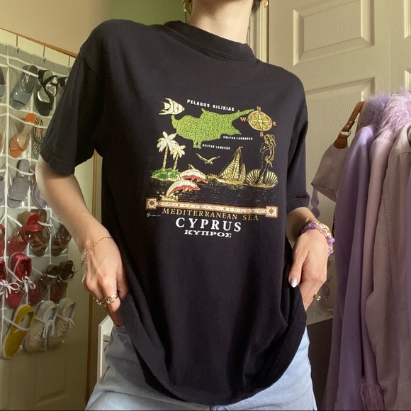 ✨SOLD✨ mediterranean sea tshirt 🐬 - Picture 2 of 8